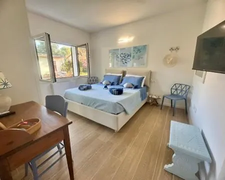 With Garden 1000m To 300m From The Sea In Pula *